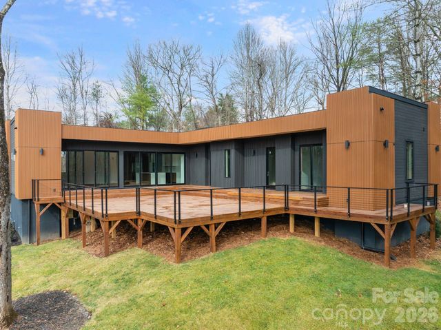 200 Manchester Way, Mills River, NC 28759