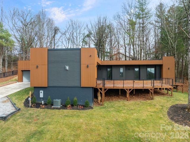 200 Manchester Way, Mills River, NC 28759