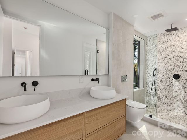 200 Manchester Way, Mills River, NC 28759