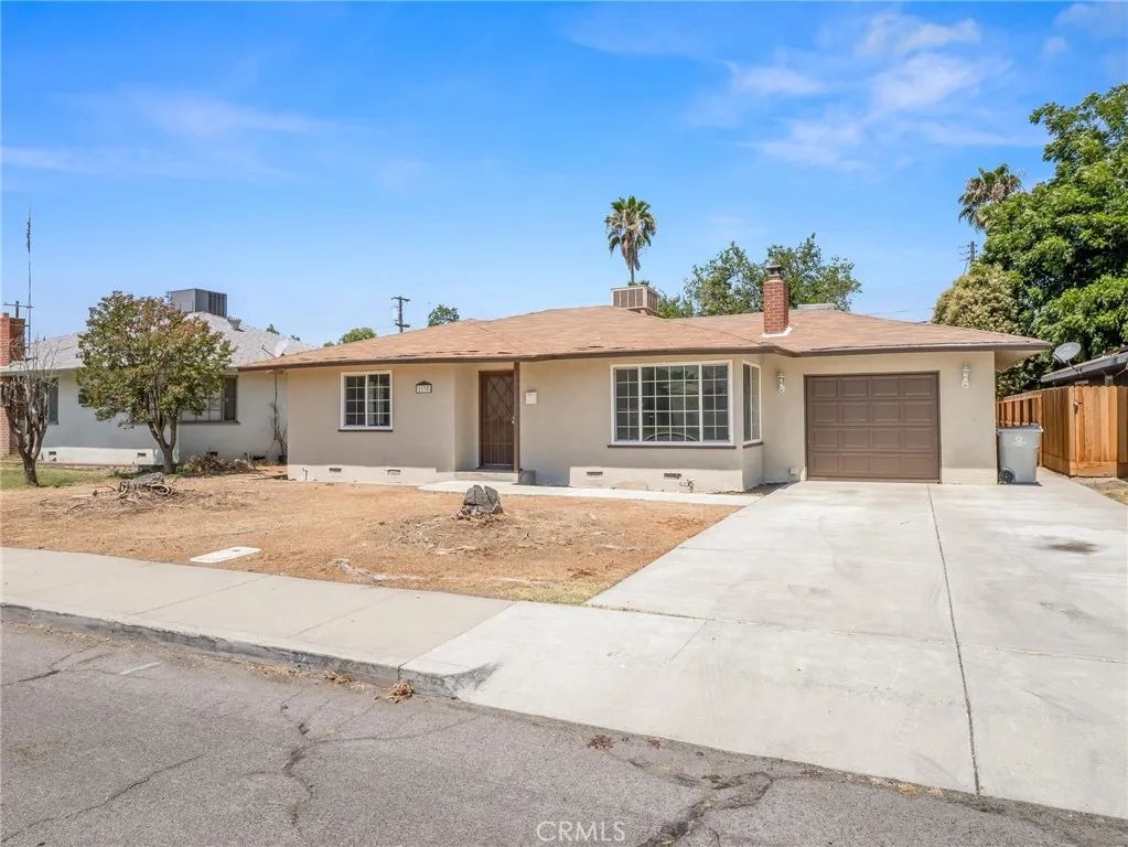 Image 2 of property listing at 2135 Arden Drive West, Fresno, CA 93703