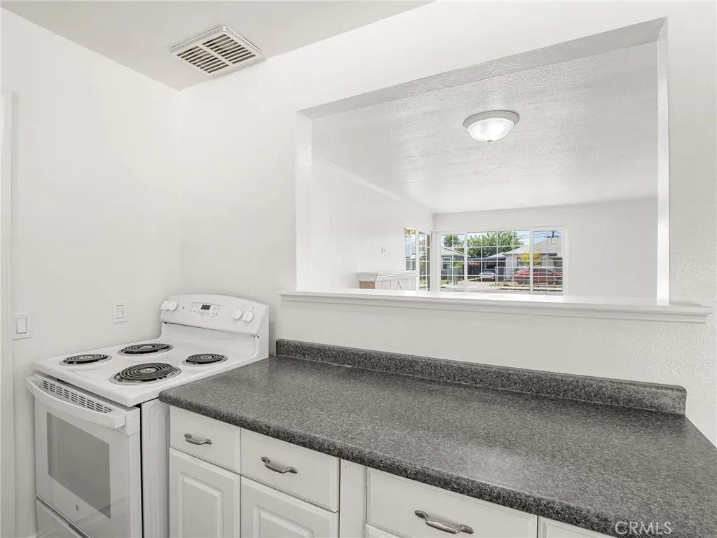Image 12 of property listing at 2135 Arden Drive West, Fresno, CA 93703