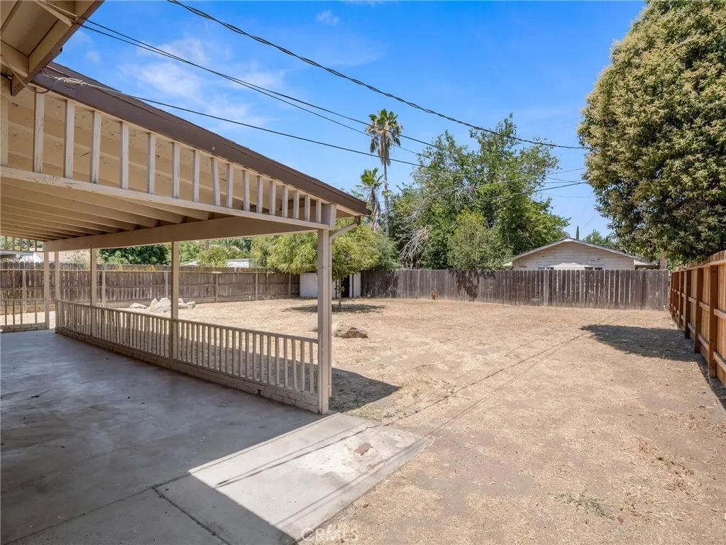 Image 4 of property listing at 2135 Arden Drive West, Fresno, CA 93703