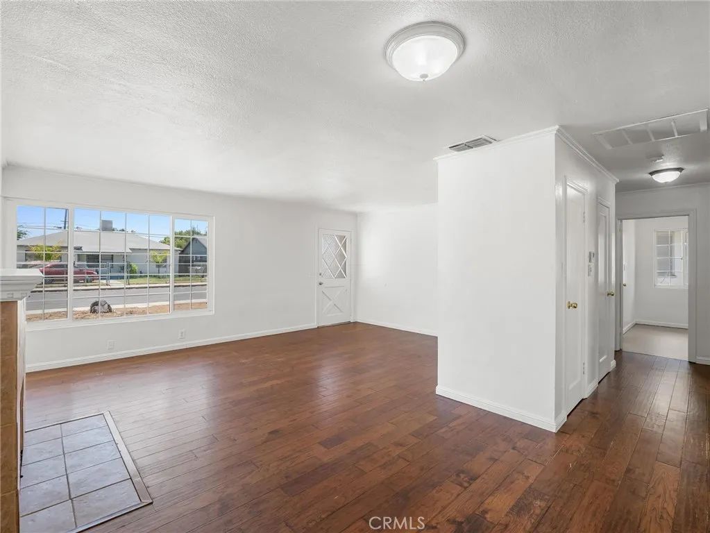 Image 6 of property listing at 2135 Arden Drive West, Fresno, CA 93703
