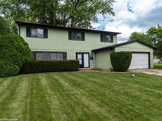 18350 W Linda Lane, Gurnee, IL 60031
