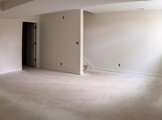 1995 N Shorewood Lane 2, Holland, MI 49423