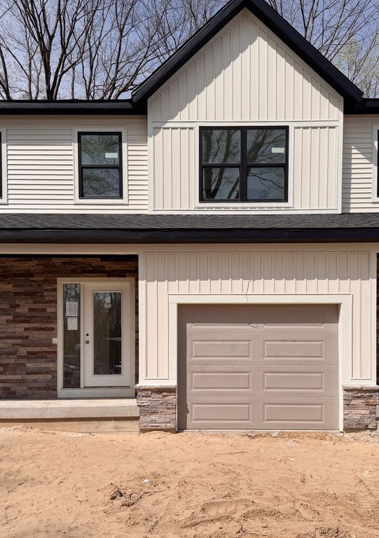 1995 N Shorewood Lane 2, Holland, MI 49423