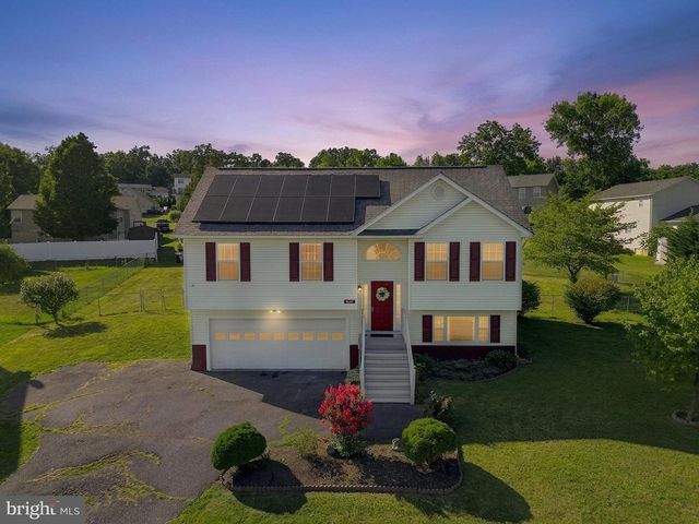 261 BAER OAK DR, Maurertown, VA 22644