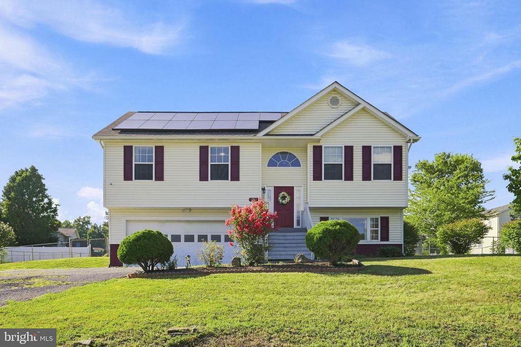 261 BAER OAK DR, Maurertown, VA 22644