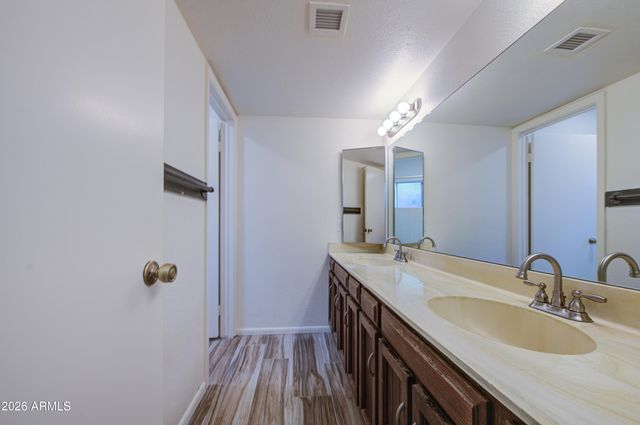 1704 W KIOWA Avenue, Mesa, AZ 85202