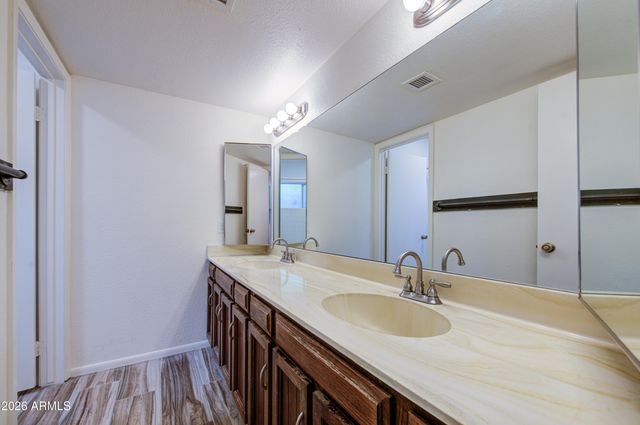 1704 W KIOWA Avenue, Mesa, AZ 85202