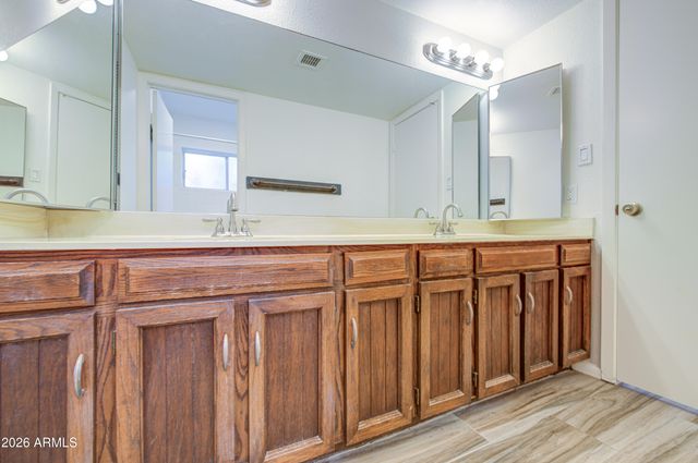 1704 W KIOWA Avenue, Mesa, AZ 85202