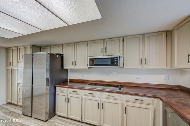 1704 W KIOWA Avenue, Mesa, AZ 85202