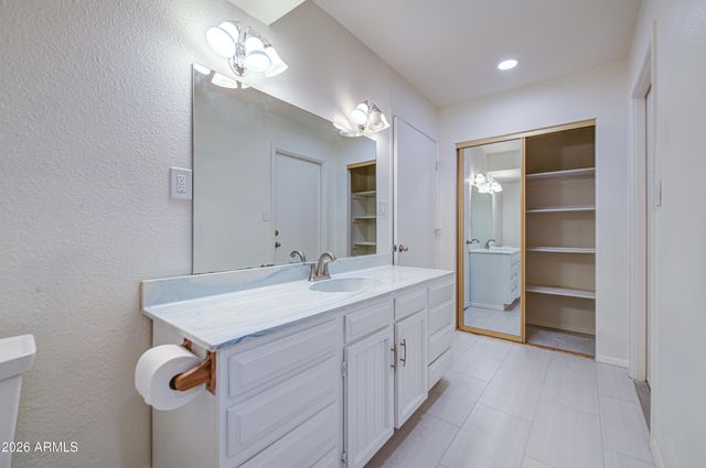 1704 W KIOWA Avenue, Mesa, AZ 85202
