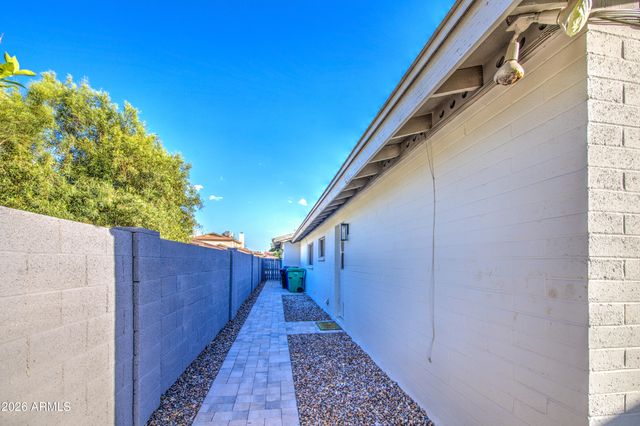 1704 W KIOWA Avenue, Mesa, AZ 85202