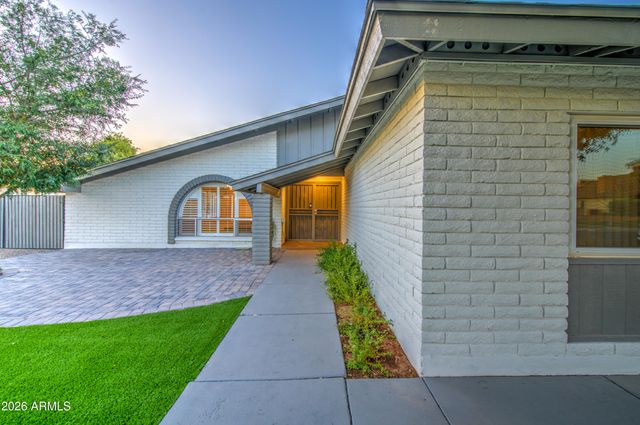 1704 W KIOWA Avenue, Mesa, AZ 85202