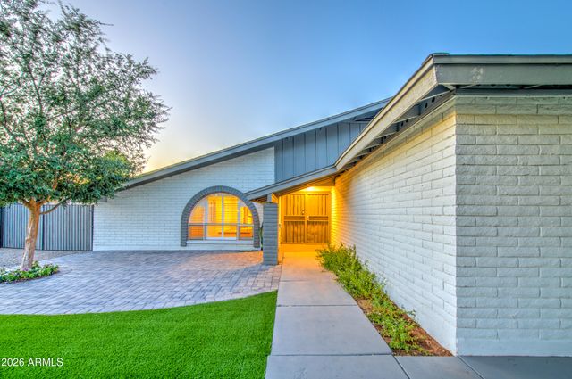 1704 W KIOWA Avenue, Mesa, AZ 85202