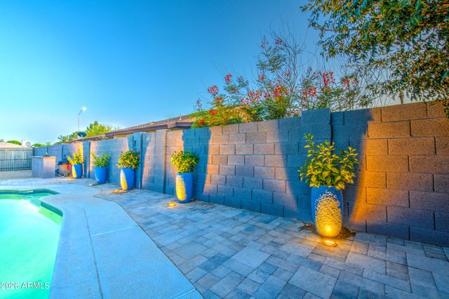 1704 W KIOWA Avenue, Mesa, AZ 85202