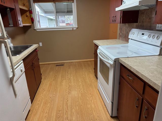 612 Blue Street, Richland, WA 99354