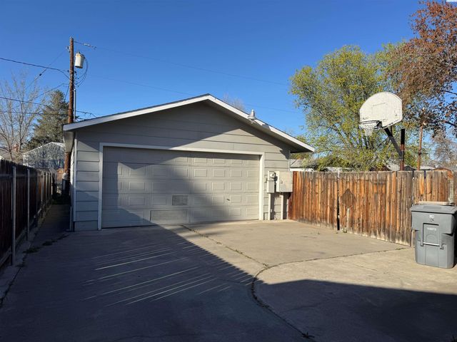 612 Blue Street, Richland, WA 99354