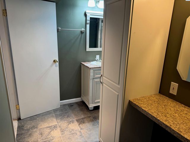 612 Blue Street, Richland, WA 99354