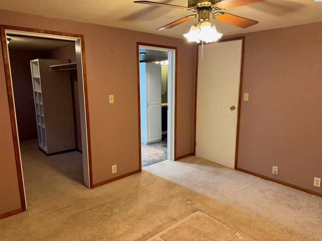 612 Blue Street, Richland, WA 99354