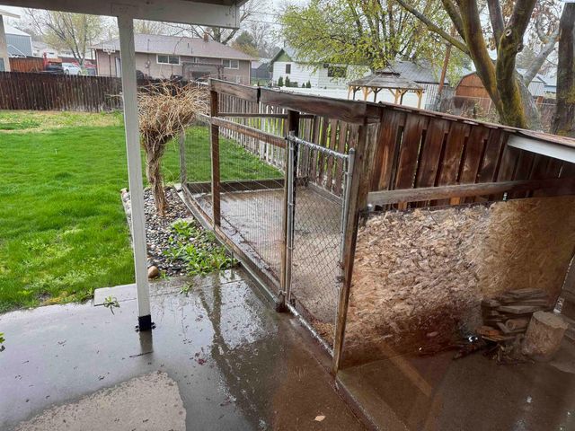 612 Blue Street, Richland, WA 99354