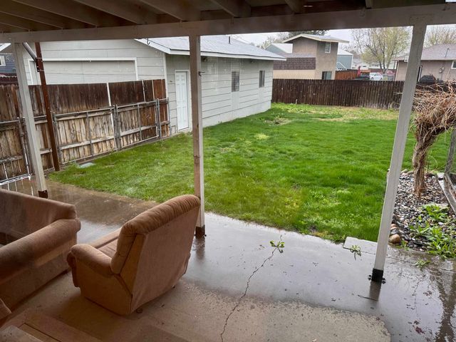 612 Blue Street, Richland, WA 99354