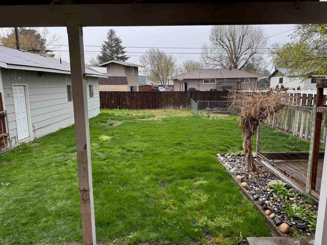 612 Blue Street, Richland, WA 99354