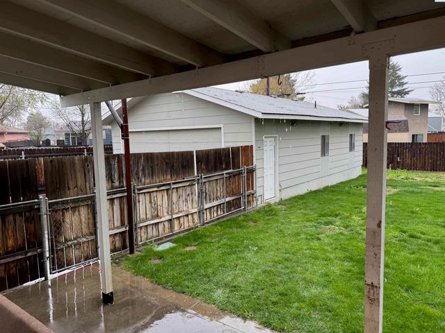 612 Blue Street, Richland, WA 99354