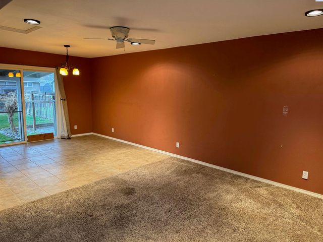 612 Blue Street, Richland, WA 99354