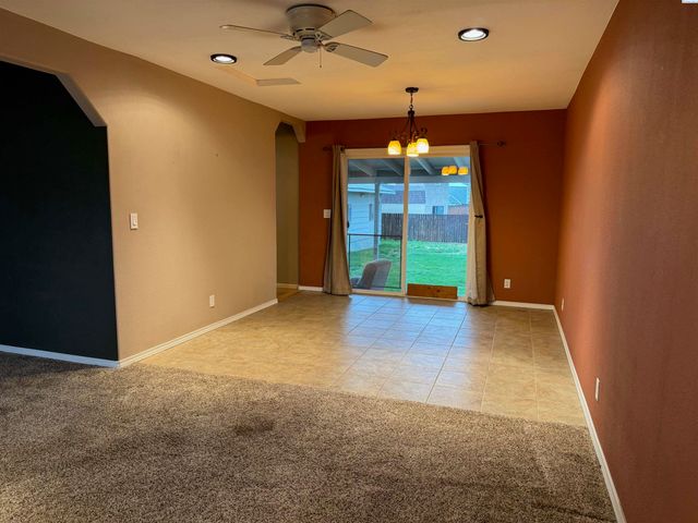 612 Blue Street, Richland, WA 99354