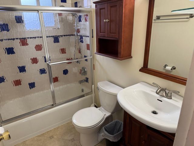 612 Blue Street, Richland, WA 99354