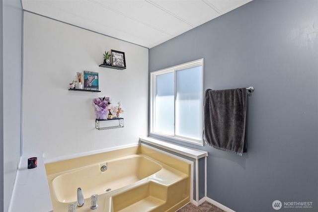 940 Yoder Lane NE, Bremerton, WA 98311