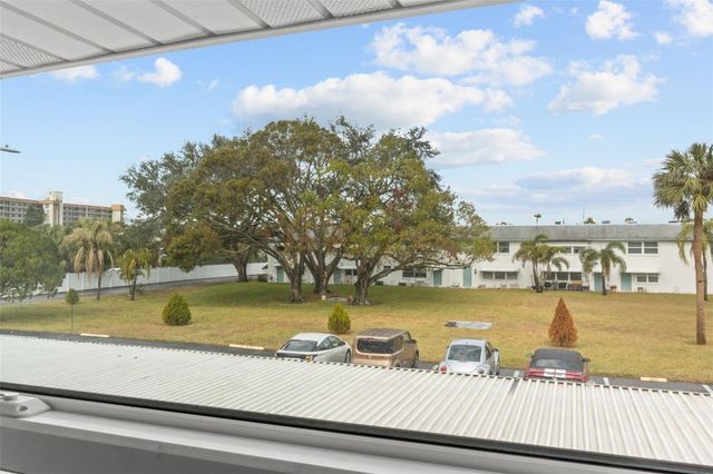 5257 81ST LANE N 17, St Petersburg, FL 33709