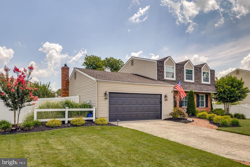 222 WOODBINE DR, Marlton, NJ 08053
