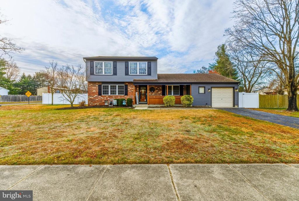 17 DUNHAM LOOP, Berlin, NJ 08009