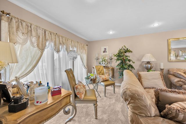 4376 Knightsbridge Lane, West Bloomfield Twp, MI 48323