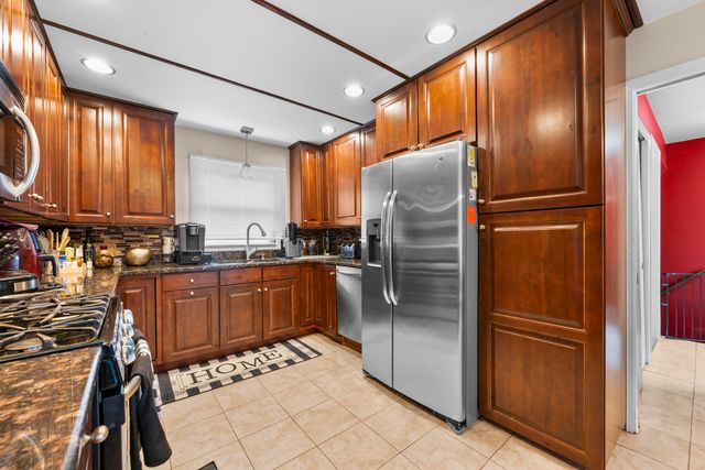 4376 Knightsbridge Lane, West Bloomfield Twp, MI 48323