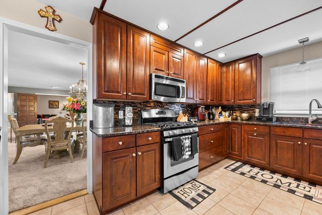 4376 Knightsbridge Lane, West Bloomfield Twp, MI 48323