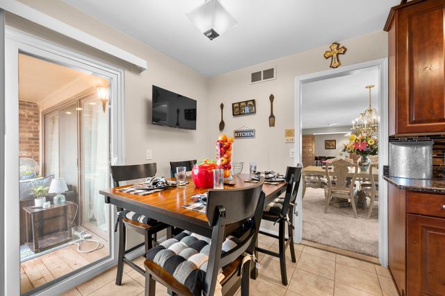 4376 Knightsbridge Lane, West Bloomfield Twp, MI 48323