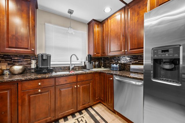 4376 Knightsbridge Lane, West Bloomfield Twp, MI 48323