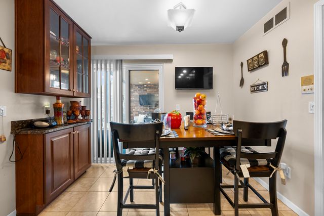4376 Knightsbridge Lane, West Bloomfield Twp, MI 48323