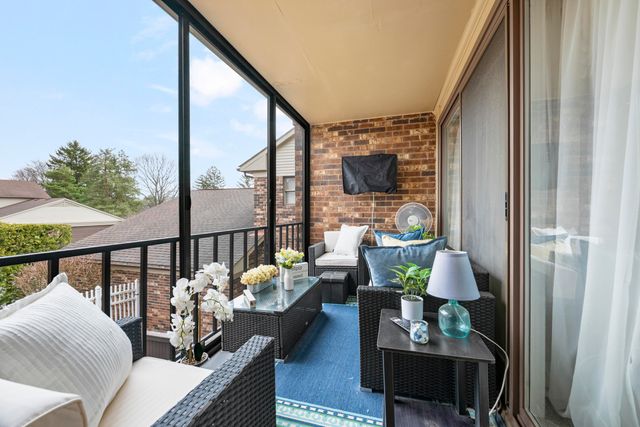 4376 Knightsbridge Lane, West Bloomfield Twp, MI 48323