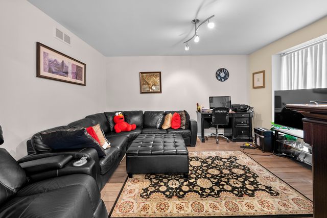 4376 Knightsbridge Lane, West Bloomfield Twp, MI 48323