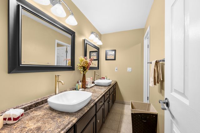 4376 Knightsbridge Lane, West Bloomfield Twp, MI 48323