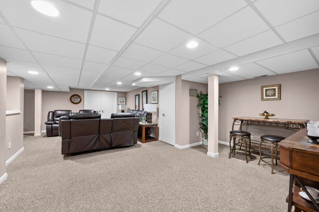 4376 Knightsbridge Lane, West Bloomfield Twp, MI 48323
