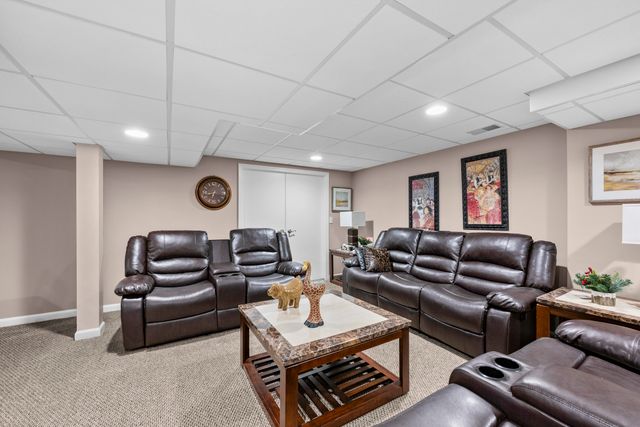 4376 Knightsbridge Lane, West Bloomfield Twp, MI 48323