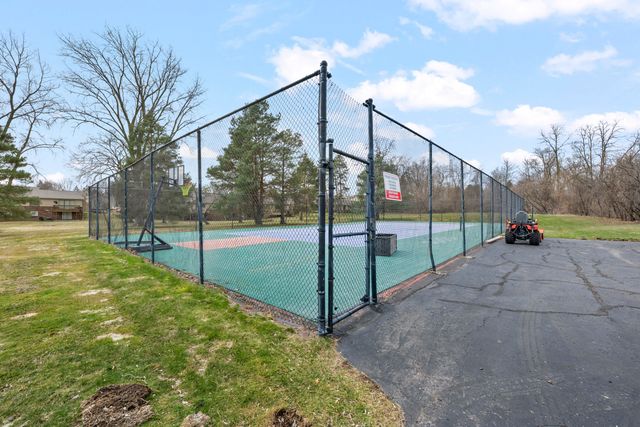 4376 Knightsbridge Lane, West Bloomfield Twp, MI 48323