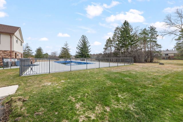 4376 Knightsbridge Lane, West Bloomfield Twp, MI 48323