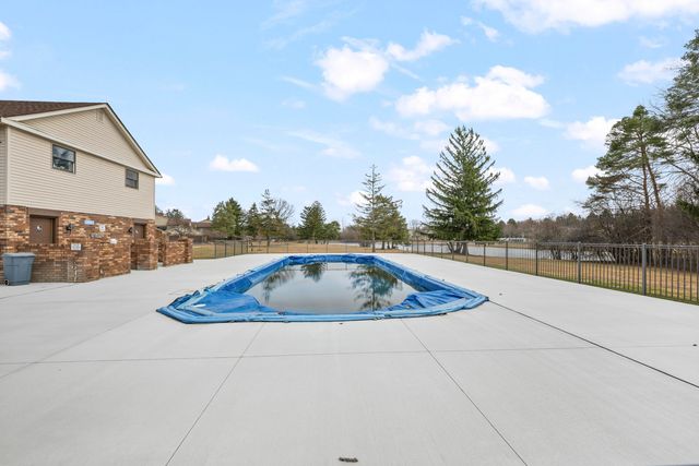 4376 Knightsbridge Lane, West Bloomfield Twp, MI 48323